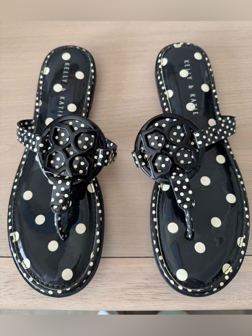Kelly & Katie Shiny Black with Cream Polka-Dots Thong Slide Sandals  / Size 9